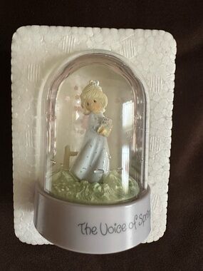 Precious Moments The Voice of Spring Figurine Dome - Pastel Green & White